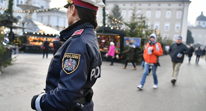 Police raid 3 homes in Berlin as manhunt for Market Attack suspect continues 